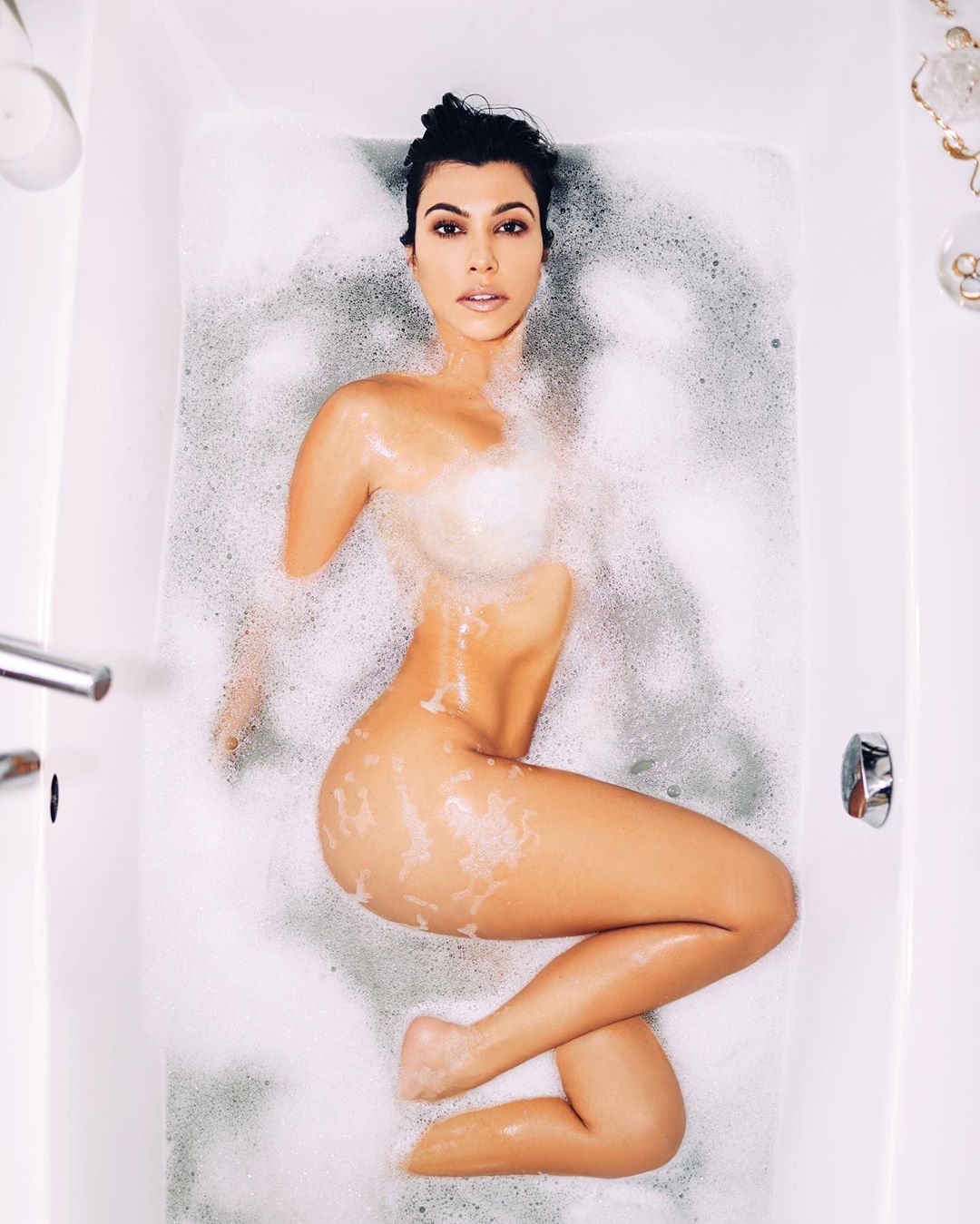 For Adult: Kourtney kardashian की Hot तस्वीरें