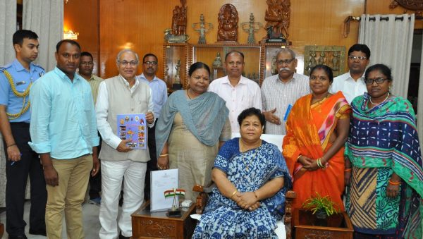 तेलंगाना के आदिवासी समाज के प्रतिनिधिमण्डल ने राज्यपाल अनुसुईया उइके से की सौजन्य मुलाकात, आदिवासी महिला सम्मेलन के लिए किया आमंत्रित
