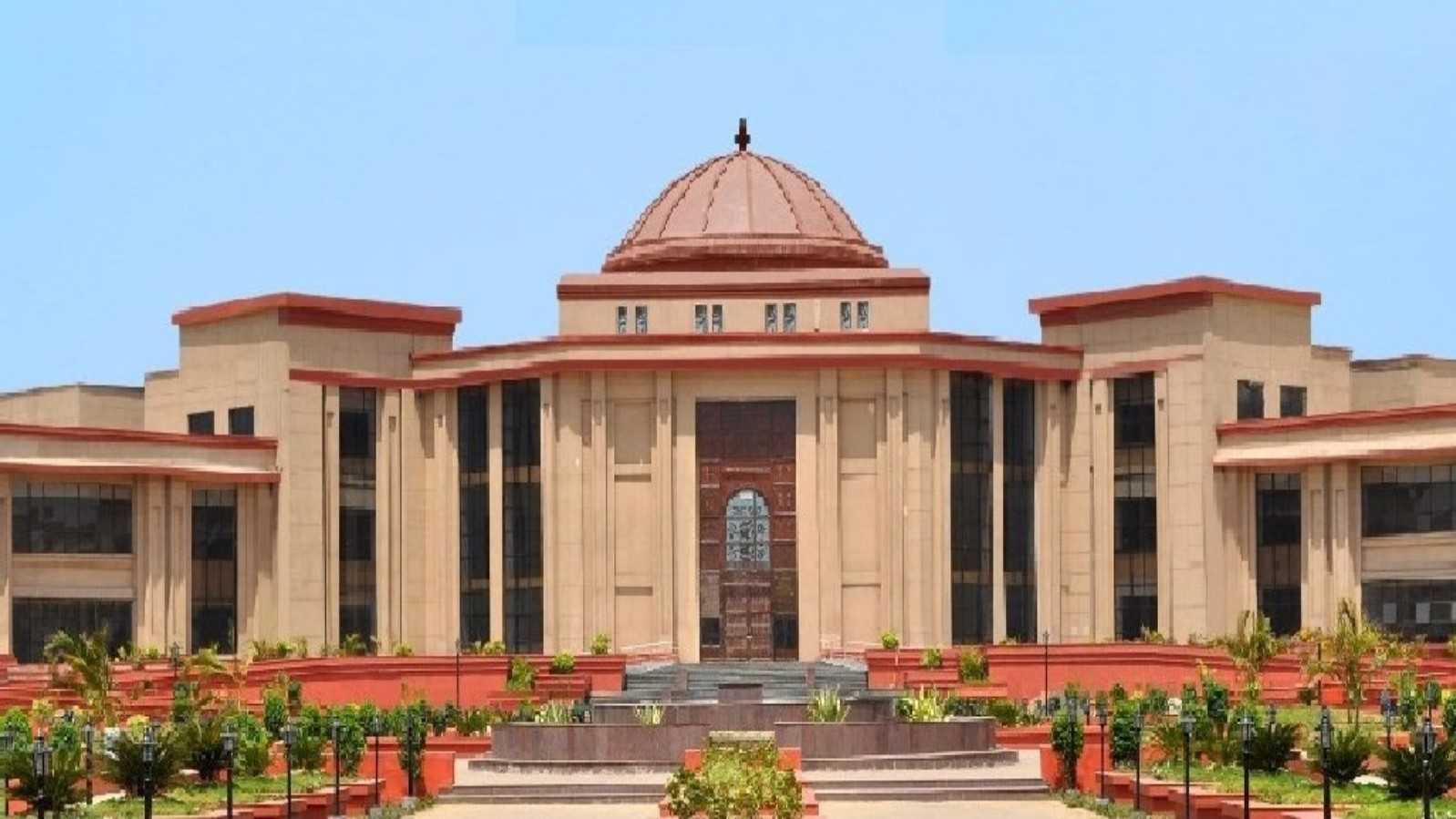 BREAKING- पूर्व मुख्यमंत्री के प्रमुख सचिव रहे अमन सिंह की पत्नी यास्मीन सिंह के खिलाफ जांच पर रोक नहीं- हाईकोर्ट