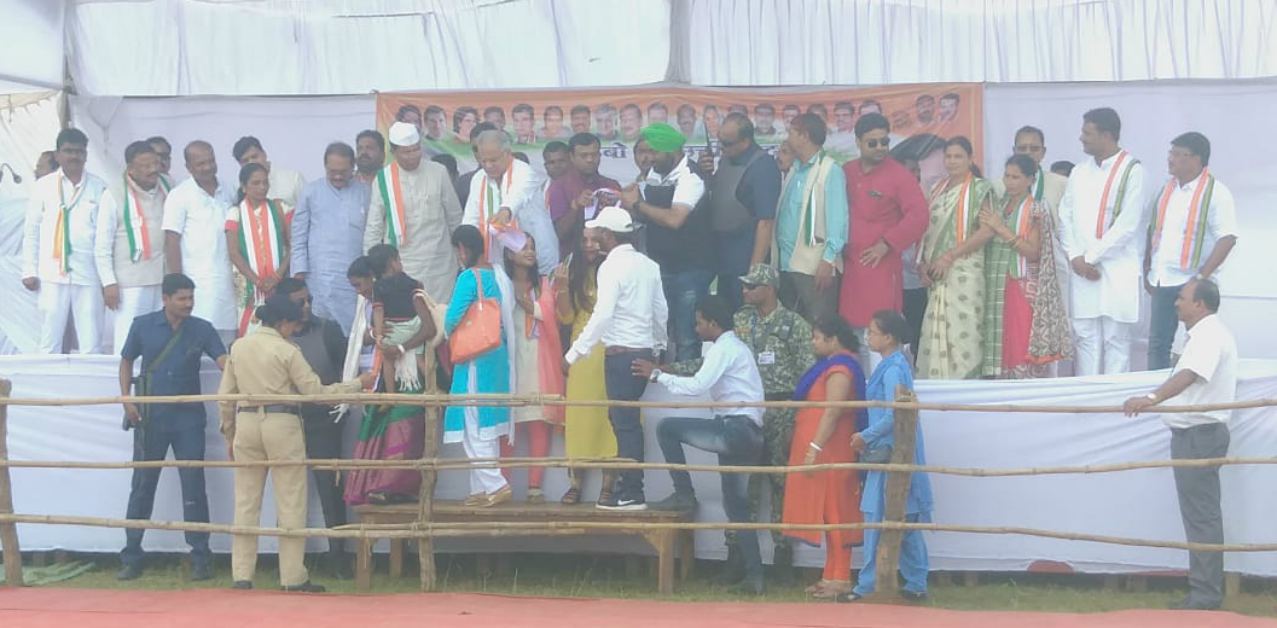 चित्रकोट उपचुनाव : प्रचार के अंतिम दिन सीएम भूपेश ने झोंकी ताकत, कहा- बस्तर पहले भी कांग्रेस के साथ थी, आज भी है…