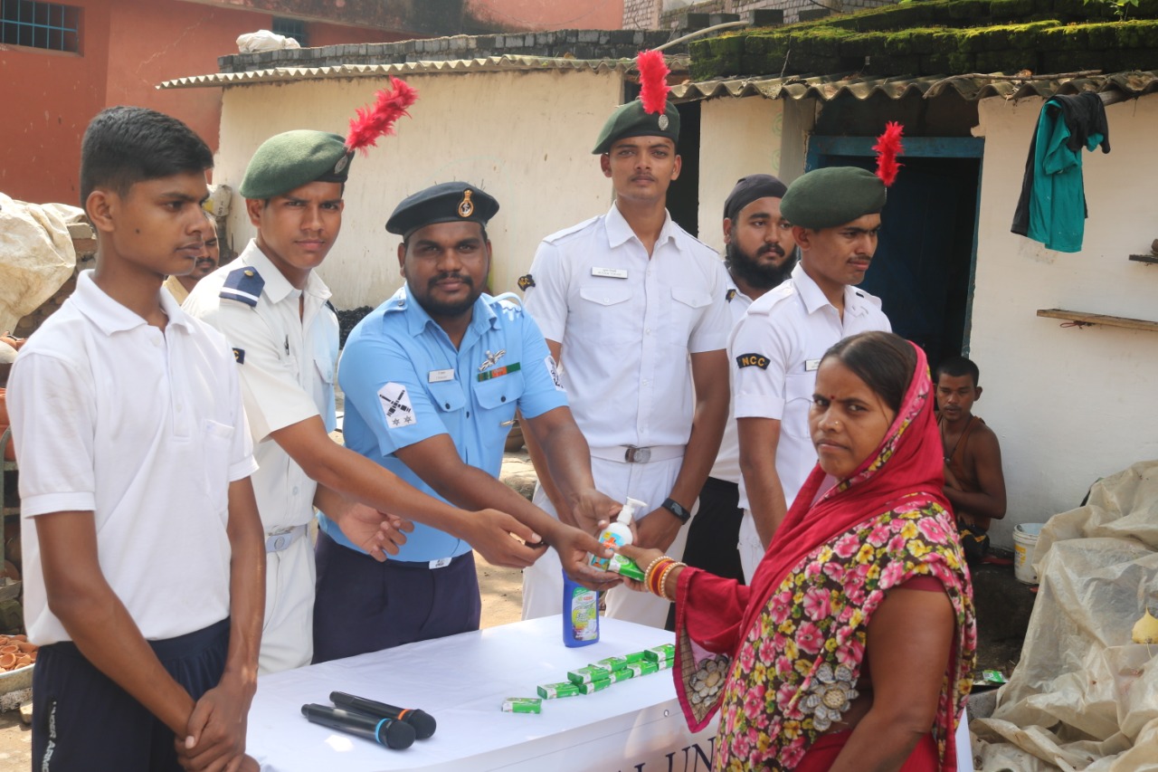 नौसेना यूनिट ने चलाया राजधानी में स्वच्छता अभियान, महात्मा गाँधी के आदर्शों के प्रति किया जागरुक