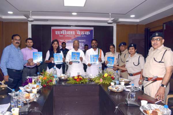 प्रदेश के गृहमंत्री ताम्रध्वज साहू ने संगवारी पुलिस पुस्तिका का किया विमोचन…