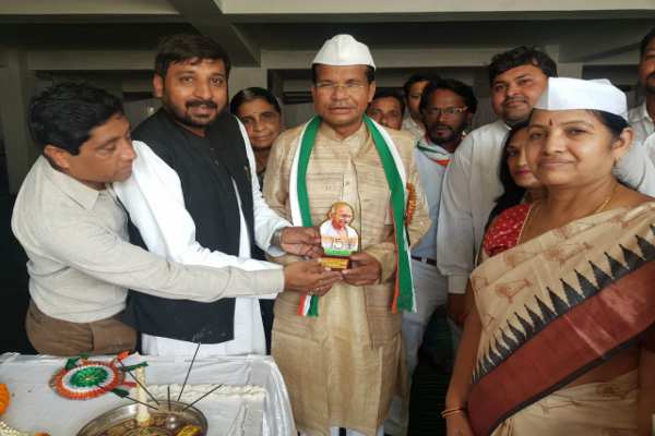 महात्मा गांधी की 150 वीं जयंती पर राजीव भवन में चिकित्सा जांच शिविर, 324 खिलाड़ियों ने कराया स्वास्थ्य परिक्षण….