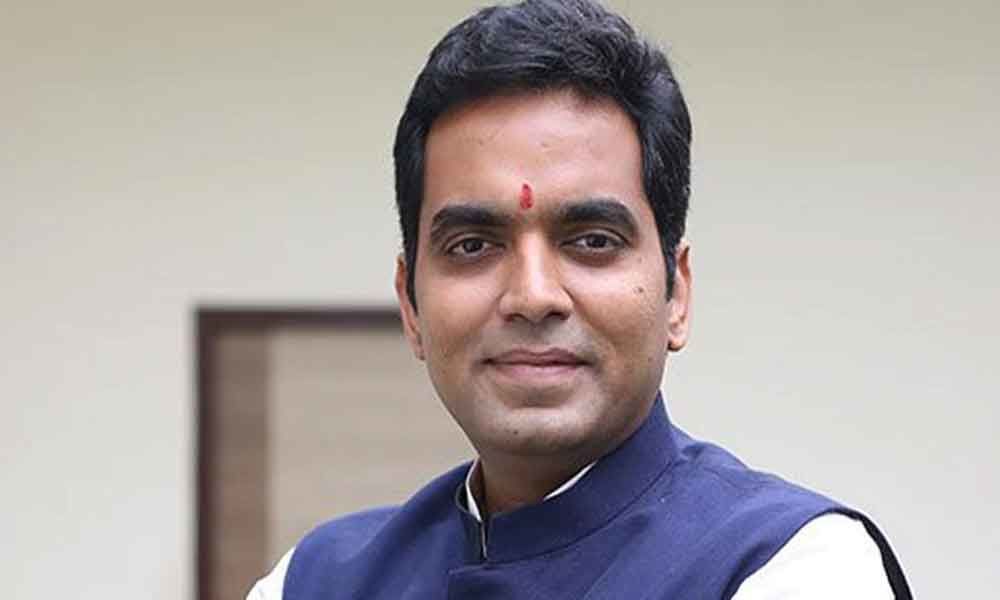 इस विधायक को बंगला देने मुख्यमंत्री ने ताक में रखे नियम, कोर्ट ने मांगा जवाब