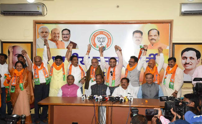 छग पीसीसी के प्रभारी सचिव अरुण उरांव सहित 6 विधायक भाजपा में शामिल, पुनिया ने बताया स्वार्थी
