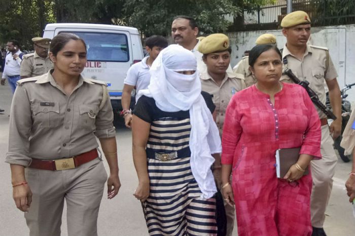 ‘संबंध न बनाने पर ये BJP नेता फाड़ देता था युवती के कपड़े’