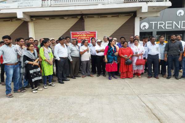 देशभर में बैंक कर्मचारियों की हड़ताल, राजधानी में भी आम उपभोक्ता परेशान…