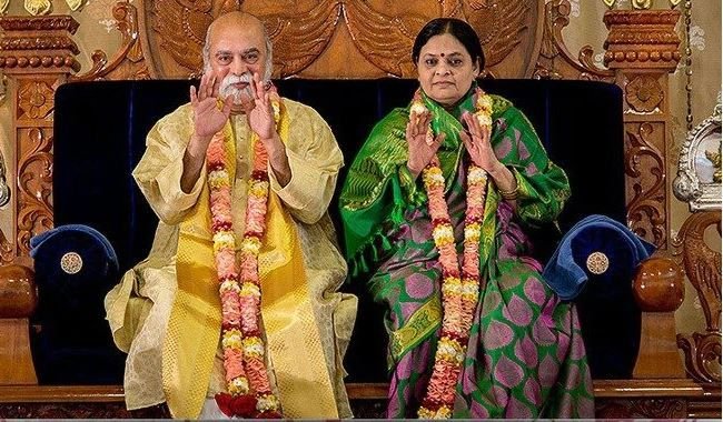 भगवान विष्णु का अवतार बताकर खोली धर्म की दुकान, ‘कल्कि भगवान’ के पास है 600 करोड़ से ज्यादा का साम्राज्य… देखे IT के छापे में कैसे भरी मिली नोटो की गड्डियां