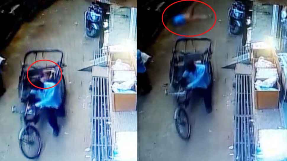 देखे Video: 20 फीट गैलरी से गिरा 3 साल का मासूम, लेकिन ये हुआ चमत्कार, नहीं आई एक भी खरोच