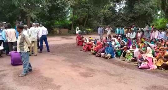 सिंचाई के लिए पानी नहीं मिलने पर सड़क पर उतरे किसान, मांग पूरी नहीं हुई तो उग्र आंदोलन की दी चेतवानी…
