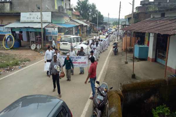सिंगल यूज प्लास्टिक मुक्त शहर बनाने निकाली प्लास्टिक की शव यात्रा, ग्रामीणों ने उपयोग न करने की ली शपथ…