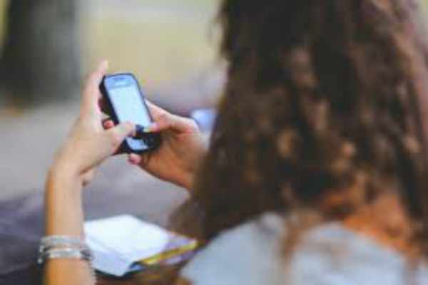 पत्नी को भेजता था अश्लील मैसेज और फोटो, पुलिस ने आरोपी पति को किया गिरफ्तार…