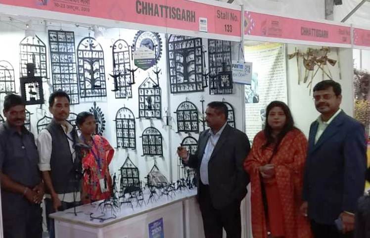 दिल्ली के सरस मेले में छत्तीसगढ़ का हस्तशिल्प, हथकरघा उत्पाद और व्यंजनों का स्टाल लोगों को कर रहा आकर्षित, पंचायत एवं ग्रामीण विकास विभाग के सचिव ने किया अवलोकन