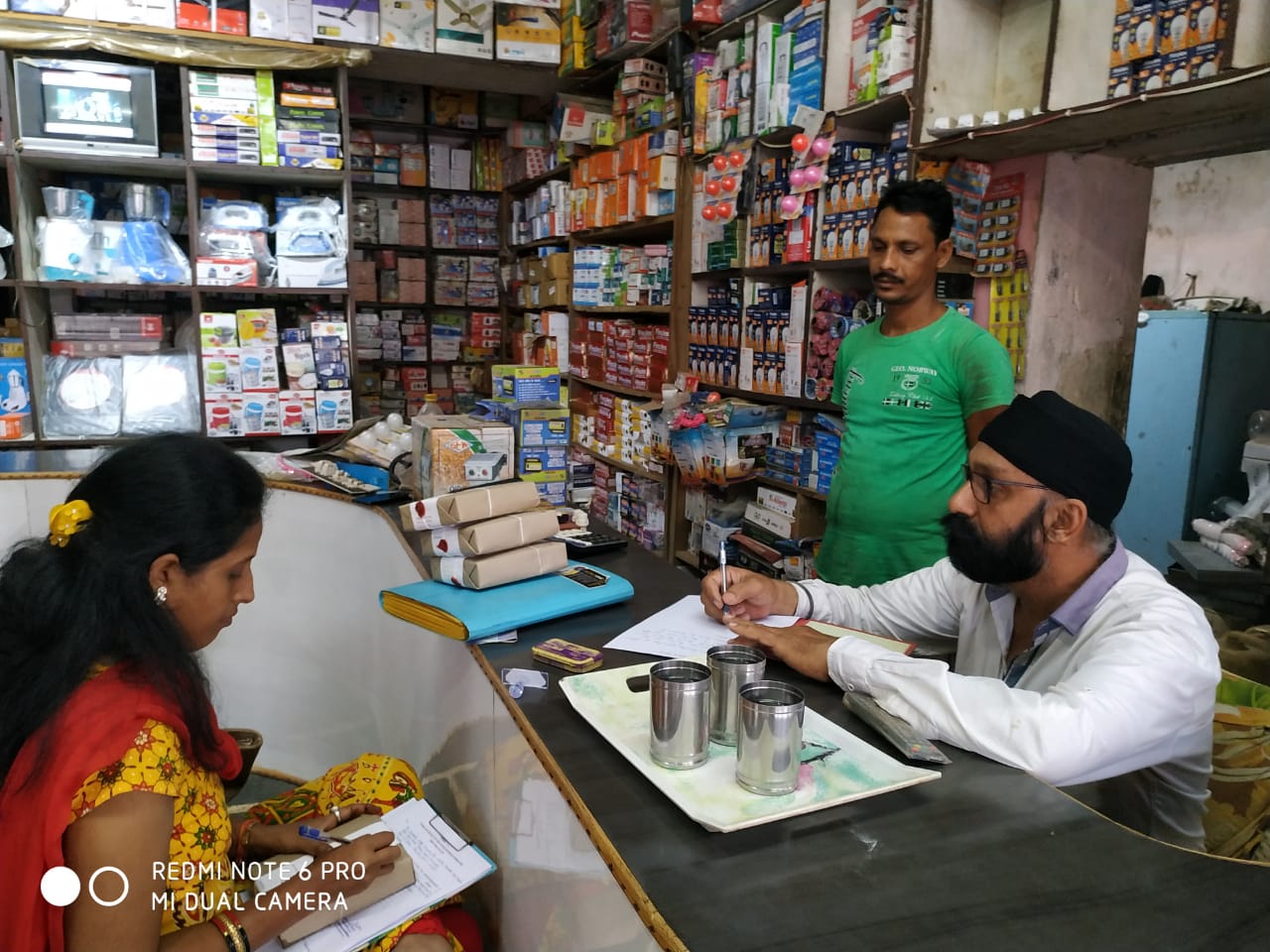 खाद्य विभाग की कार्रवाई से मिठाई दुकानदारों में हड़कंप, 3 दुकानों से लिए सैंपल, मिलावट नहीं करने दी सख्त चेतावनी