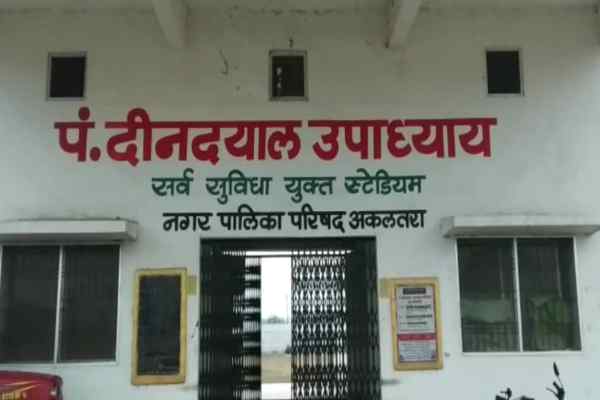 घटिया निर्माण की बलि चढ़ा खेल मैदान, दर्शक दीर्घा और छतों पर पड़ी गहरी दरारें, खिलाड़ी हुए निराश, उठे रहे कई सवाल…