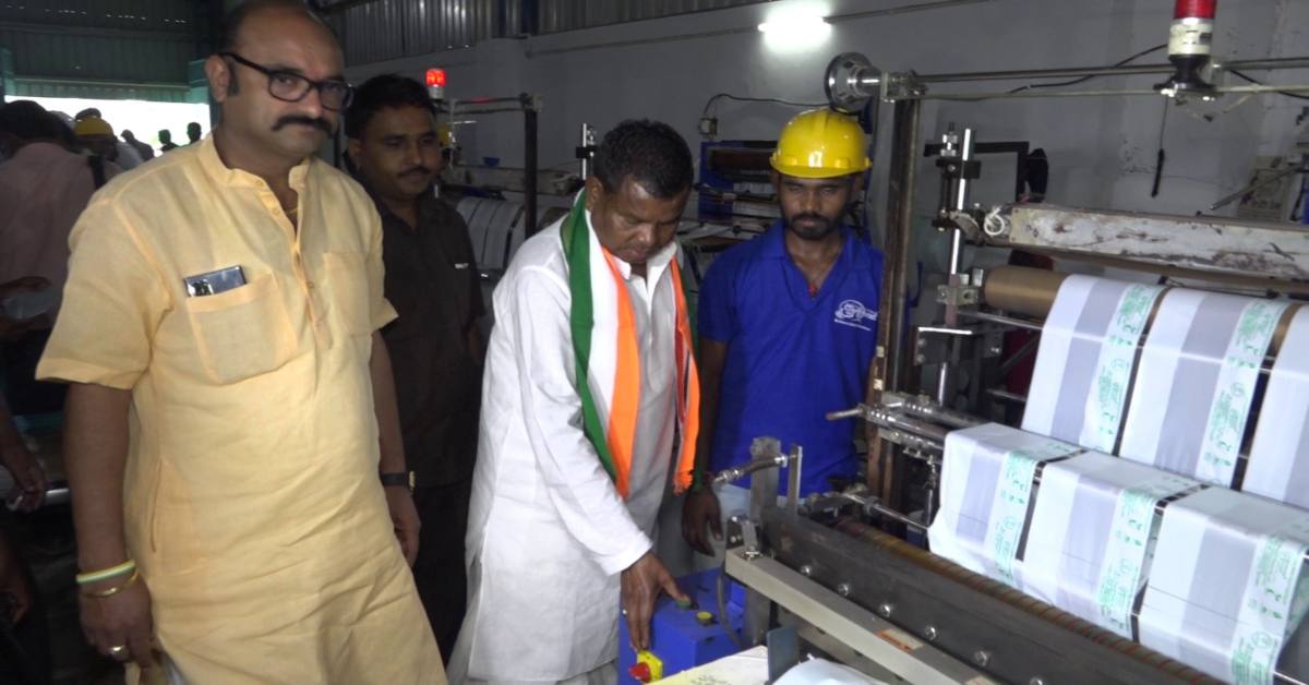 प्रदेश में लगा पहला काम्पोस्टेलब कैरी बैग उद्योग, मंत्री कवासी लखमा ने किया उद्घाटन, कहा- पॉलीथिन मुक्त हो रहा छत्तीसगढ़…