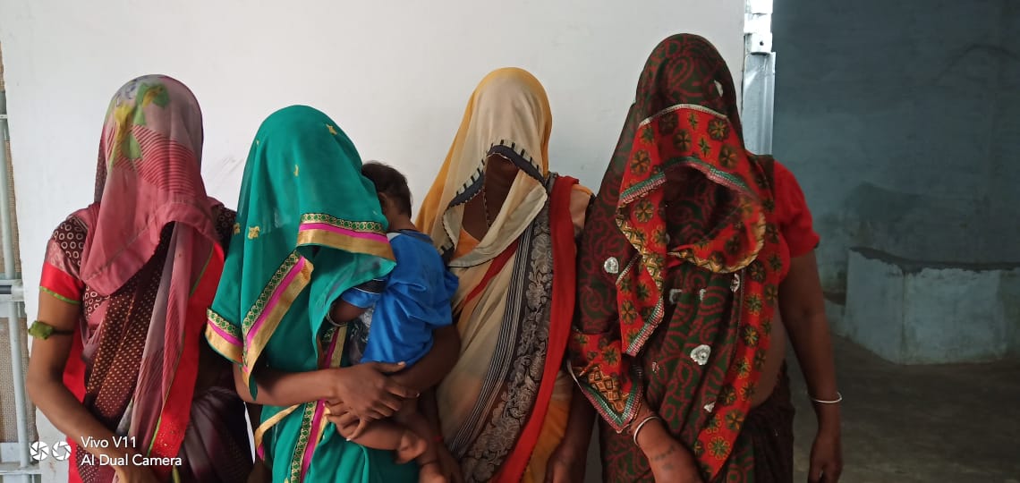 VIDEO – मंदिर में दर्शन करने पहुंची महिलाओं के आभूषण पार करने वाले महिला गिरोह का पुलिस ने किया पर्दाफाश, चार महिलाएं गिरफ्तार…