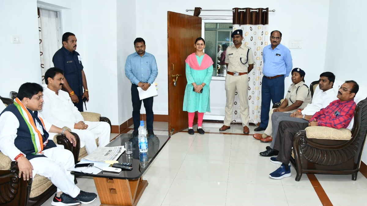 केएसके प्लांट प्रबंधन और मजदूरों के बीच विवाद को सुलझाने श्रम मंत्री ने ली बैठक, अधिकारियों को आवश्यक कार्रवाई के दिए निर्देश
