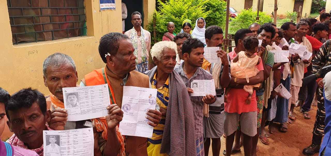 चित्रकोट उपचुनाव: मतदाताओं में दिख रहा खासा उत्साह, 12 बजे तक 39.53 फीसदी हुआ मतदान