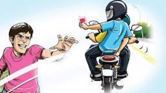 रिटायर्ड जज की बहू से लूट के 2 आरोपी चंद घंटों बाद गिरफ्तार, लगातार 3 वारदात को दिया था अंजाम, पुलिस को चकमा देने के प्रयास में टूटे हाथ-पैर