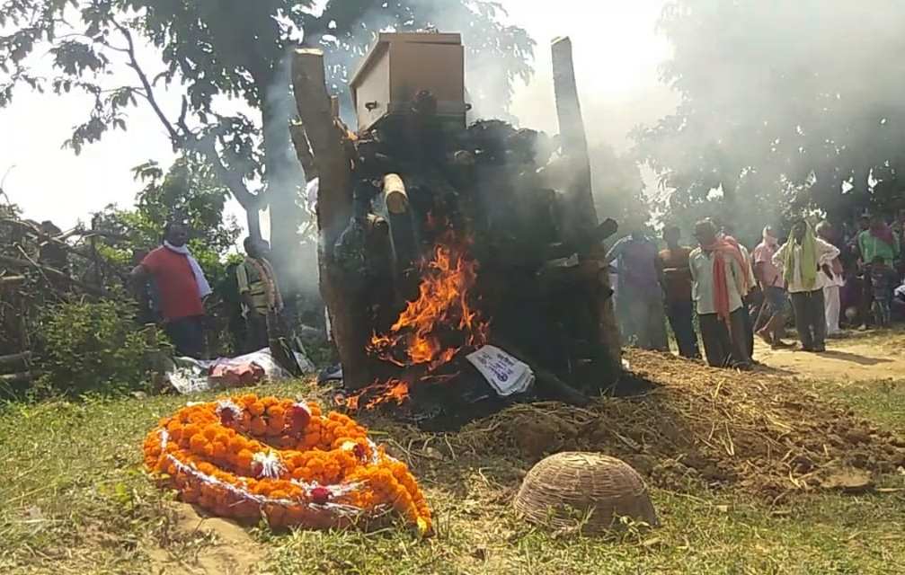 SSB के शहीद जवान दीनदयाल भुआर्य का गृहग्राम में हुआ अंतिम संस्कार, श्रद्धांजलि देने उमड़ा पूरा गांव