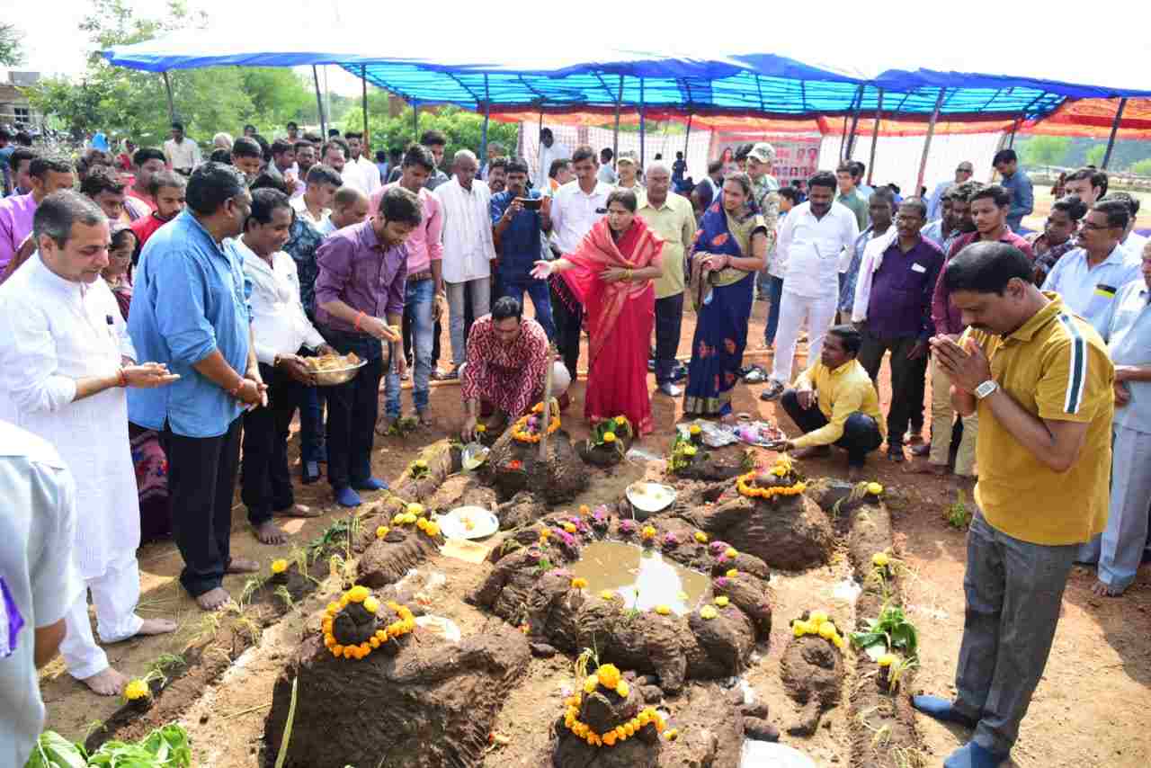 छत्तीसगढ़ में कुछ इस तरह मनाया गया गोवर्धन पूजा और गौठान दिवस, भारी संख्या में ग्रामीण रहे मौजूद