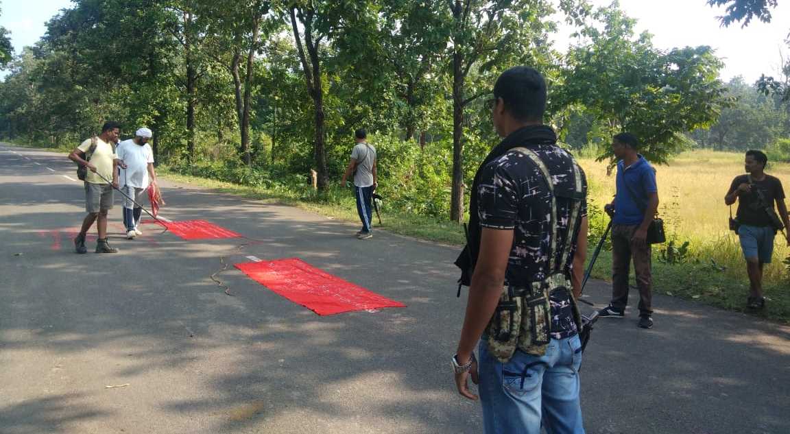 नक्सलियों के बैनर-पोस्टर से 8 किमी तक पटा रहा नेशनल पार्क, आतंक के लाल रंग को जवानों ने किया काला