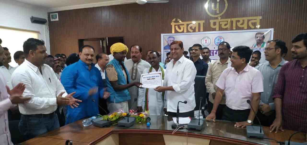 इस जिले के 57 बैगा युवक-युवती बने शाला संगवारी, मंत्री अकबर ने वितरण किया प्रमाण पत्र