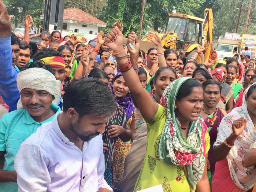 पट्टा, सड़क और पानी की मांग को लेकर जुडूम पीड़ित सड़क पर, सरकार की उपेक्षा का दंश झेल रहा पालिका का सबसे बड़ा वार्ड
