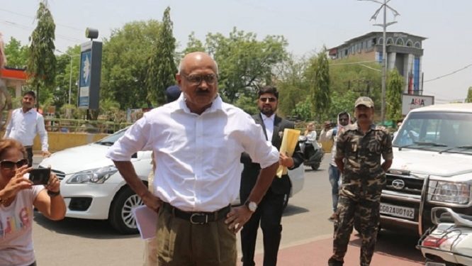 BREAKING- निलंबित IPS मुकेश गुप्ता की सुप्रीम कोर्ट में याचिका, बेटियों का फोन टेप कराने पर दाखिल किया रिट पिटीशन, मामले की सुनवाई 25 अक्टूबर को होगी!