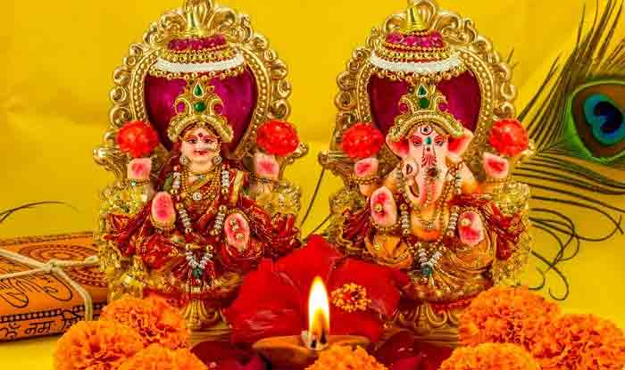 आज है दिवाली, जानिए पूजन का शुभ मुहूर्त, समृद्धि और खुशियों के लिए ऐसे करें पूजा