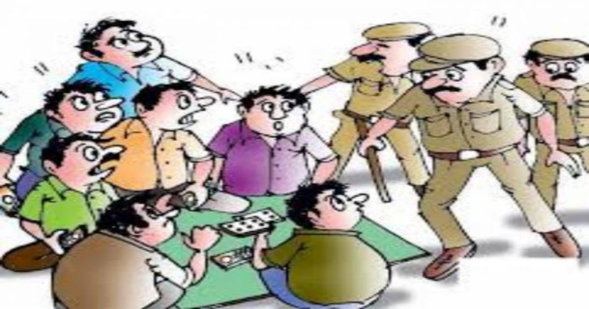 दीपावली पर चल रहे जुआ के अड्डों पर पुलिस की दबिश, लाखों रुपये नगदी के साथ 49 जुआरी गिरफ्तार