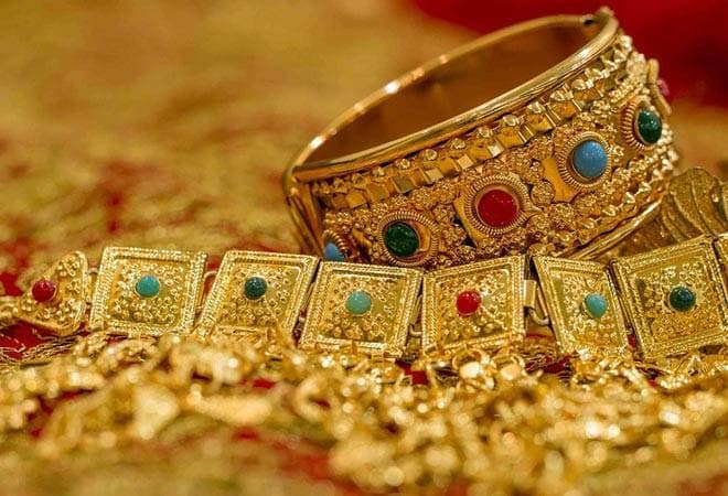 खरीदिए सस्ती GOLD और DIAMOND ज्वैलरी, ये ब्रांड्स दे रहे फ्री सोना-चांदी पाने का भी मौका
