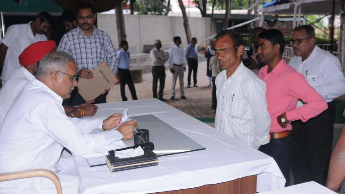 CM भूपेश बघेल ने मितव्ययिता के लिए अपने सुरक्षा में की कटौती, कहा- फिजूलखर्ची रोककर आम जनता के हित में किया जा रहा खर्च