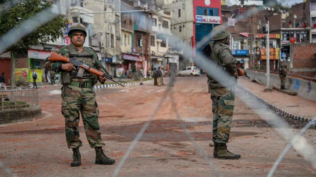 अब पाकिस्तान से न चिट्ठी आएगी, न संदेश, पड़ोसी ने बंद कर दी डाक सेवा