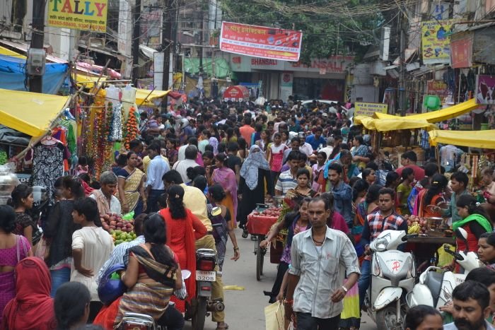 इस जिले में व्यावसायिक प्रतिष्ठान रात 9 बजे तक खुले रहेंगे, कलेक्टर ने जारी किया आदेश…