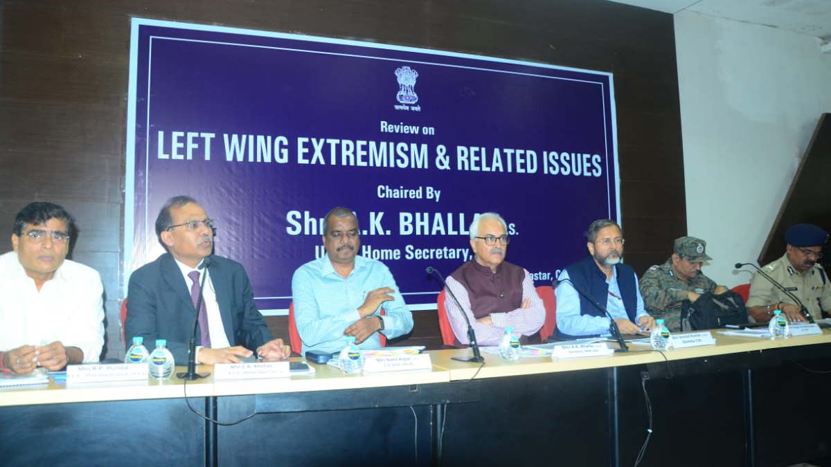 बस्तर में सीआरपीएफ बटालियन की संख्या बढ़ाने मिली मंजूरी, केंद्रीय गृह सचिव की आलाधिकारियों के साथ 3 घंटे तक चली बैठक, कई मुद्दों पर हुई चर्चा