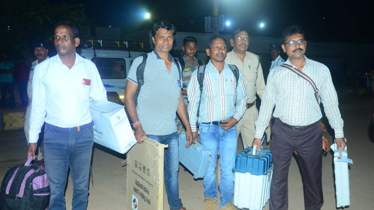 75 प्रतिशत मतदान के साथ चित्रकोट के मतदाताओं ने दिखाया उत्साह, ईवीएम लेकर लौटने लगे मतदान दल, अब 24 को खुलेगा प्रत्याशियों का भाग्य…