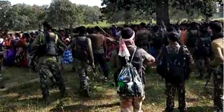 VIDEO : पोटाली कैंप के विरोध में पहुंचे हजारों ग्रामीण, जवानों ने बलपूर्वक खदेड़ा, हवा में की फायरिंग