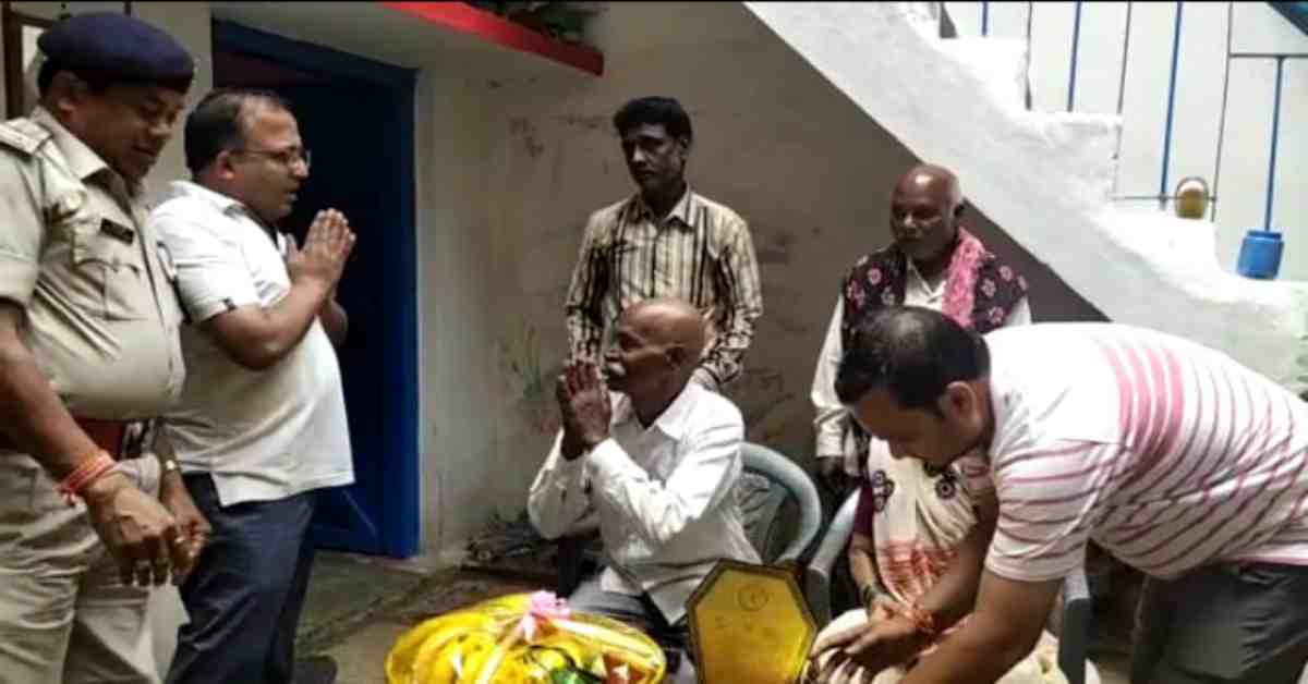 छत्तीसगढ़ स्थापना दिवस : शहीद के माता-पिता को किया सम्मानित, बेटे को याद कर आंखें हुईं नम