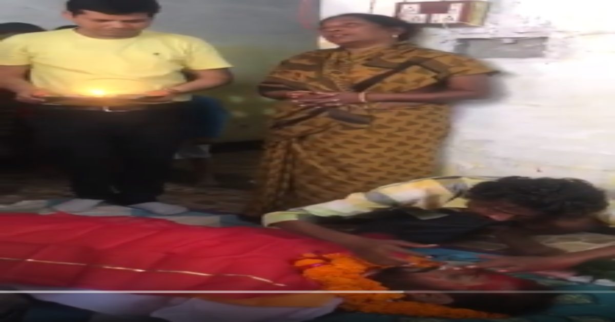 VIDEO: संगीत नाटक अकादमी पुरुस्कार प्राप्त दीपक तिवारी के जवान बेटे की मौत, रंगकर्मी मां ने चोला माटी के राम गाकर दी विदाई