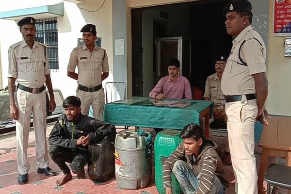 महंगे शौक ने दो युवकों को बनाया चोर, डीजल चोरी करते चढ़े पुलिस के हत्थे…