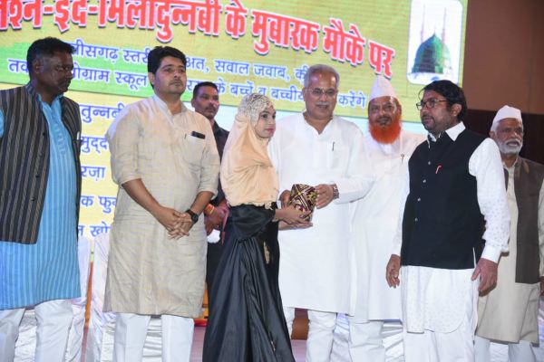 मुख्यमंत्री भूपेश बघेल शहीद स्मारक में आयोजित जश्ने-ईद-मिलादुन्नबी समारोह में हुए शामिल, मुस्लिम भाईयों सहित सभी नागरिकों को दी बधाई