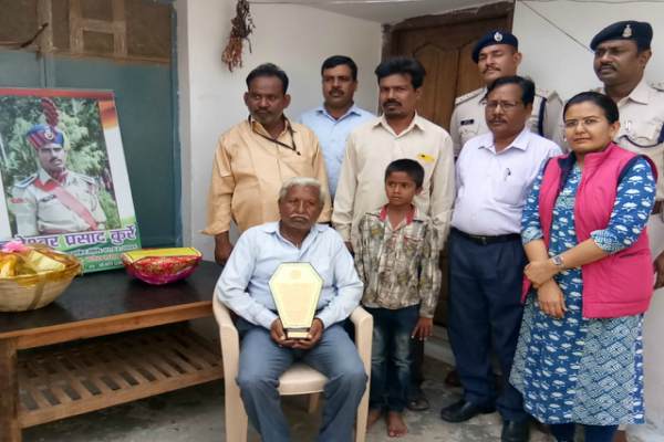 छत्तीसगढ़ राज्य स्थापना दिवस पर स्वतंत्रता संग्राम सेनानी और शहीद परिवारों के परिजनों को किया गया सम्मानित