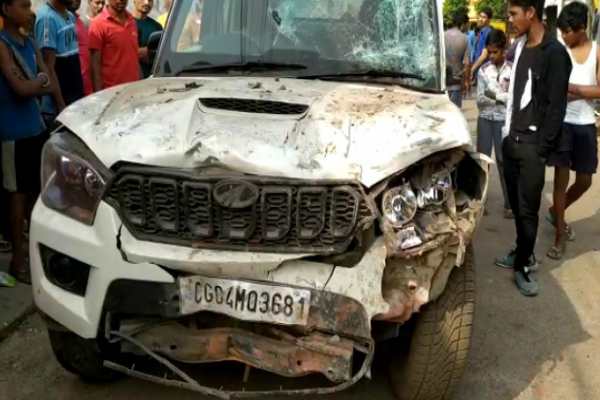 शराब के नशे में धुत पुलिस पायलेटिंग वाहन चालक ने तेज रफ्तार में चलाई गाड़ी, तीन मकान हुए पूरी तरह क्षतिग्रस्त…