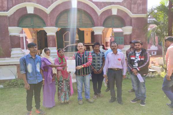 बड़ी ख़बर : जशपुर में मानव तस्करी ! 5 मजदूरों में से दो लापता, सांसद के पास पहुंचा मामला, तो मचा हड़कंप