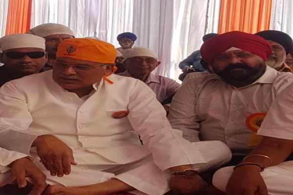 हर्षोल्लास के साथ राजधानी के खालसा स्कूल में मना प्रकाश पर्व, CM भूपेश बघेल ने गुरुग्रंथ साहिब के सामने मत्था टेककर की प्रदेश में खुशहाली की कामना …