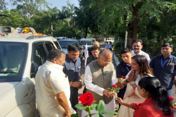 दिल्ली से लौटे मंत्री ताम्रध्वज साहू, सर्वश्रेष्ठ योग्य मंत्री का सम्मान मिलने पर कार्यकर्ताओं ने किया भव्य स्वागत, गृह मंत्री बोले- जनता के सहयोग की बदौलत मिला यह सम्मान…