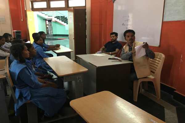 कलम थाम जावंगा के बच्चो ने दो पेज का निकाला खुद का अखबार, कार्यशाला में लिखने और अभिव्यक्त करने के लिए किया गया प्रशिक्षित…
