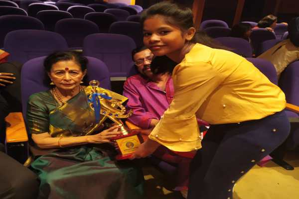 छत्तीसगढ़ की धरित्री सिंह ने थाईलैंड में कथक की शानदार प्रस्तुति से मोहा दर्शकों का मन, मिला डायमंड मेडल…